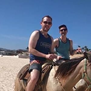 Meet your Posher, Dustin